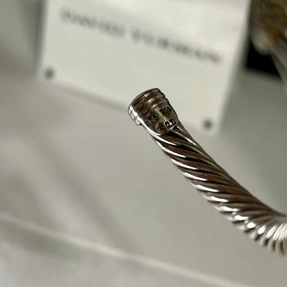 David Yurman Single X 18k gold/Diamond Cable Cuff - Picture 8 of 12